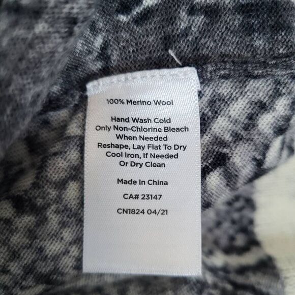 Talbots Womens 100% Merino Wool Pullover Sweater Black Cream Medium Snake Print - Picture 5 of 7
